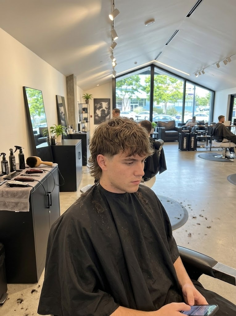 Longer textured cut with taper