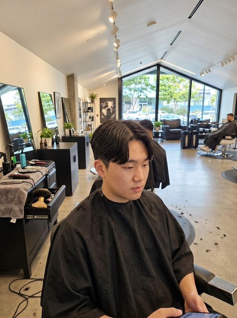 Longer scissor cut with curtain part